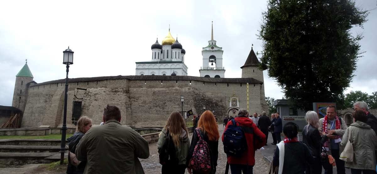 Eingang zum Kreml von Pskow